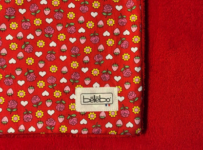 Fraises, fleurs, coeurs